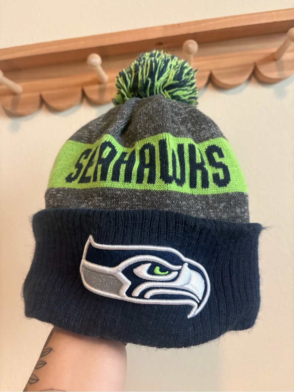 New Era Seahawks Pom Beanie - Navy & Neon Green
